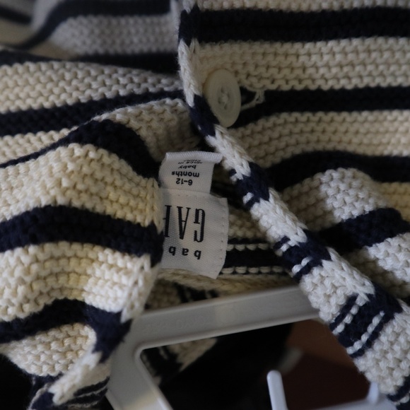 Baby Gap Sweater with hoodie - Picture 4 of 4